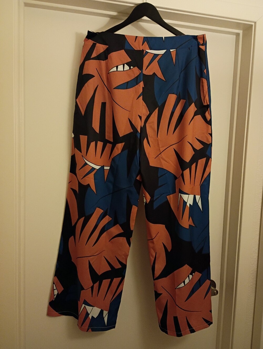 SHEIN PRINT WIDE LEG PANT - Picture 2 of 3